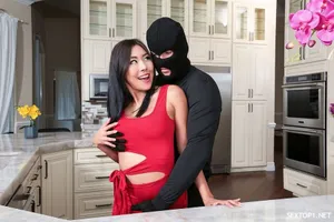 đến nhà thằng bạn tiện xoạc bà xã nó khi nó không có nhà