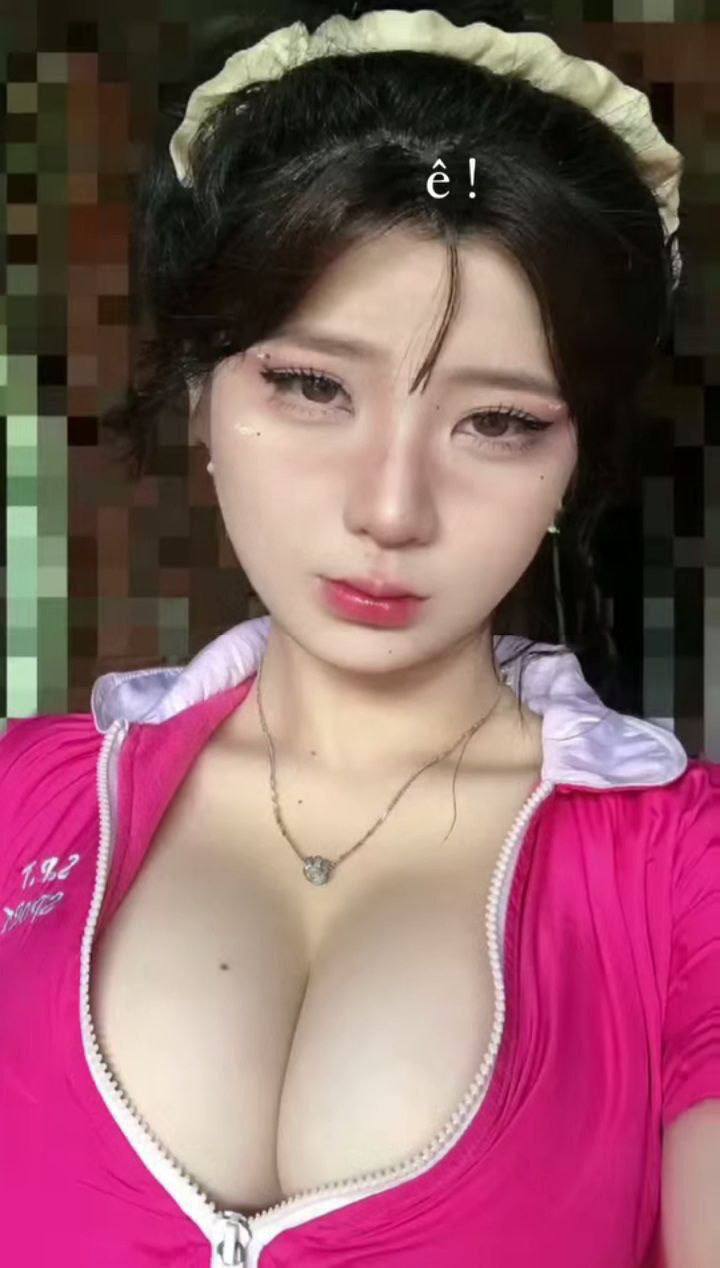 Người chồng nhìn Cô vợ bị quấy rối tình dục trong bữa tiệc công ty với sếp