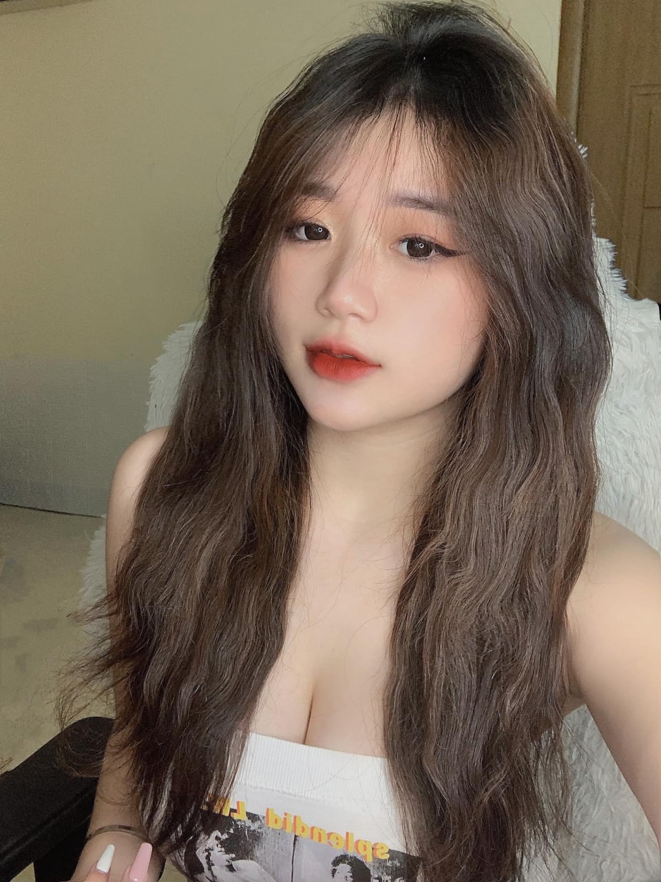 Tôi chỉ muốn ngủ nhờ nhà em thư ký thôi, nhưng em ấy cứ…